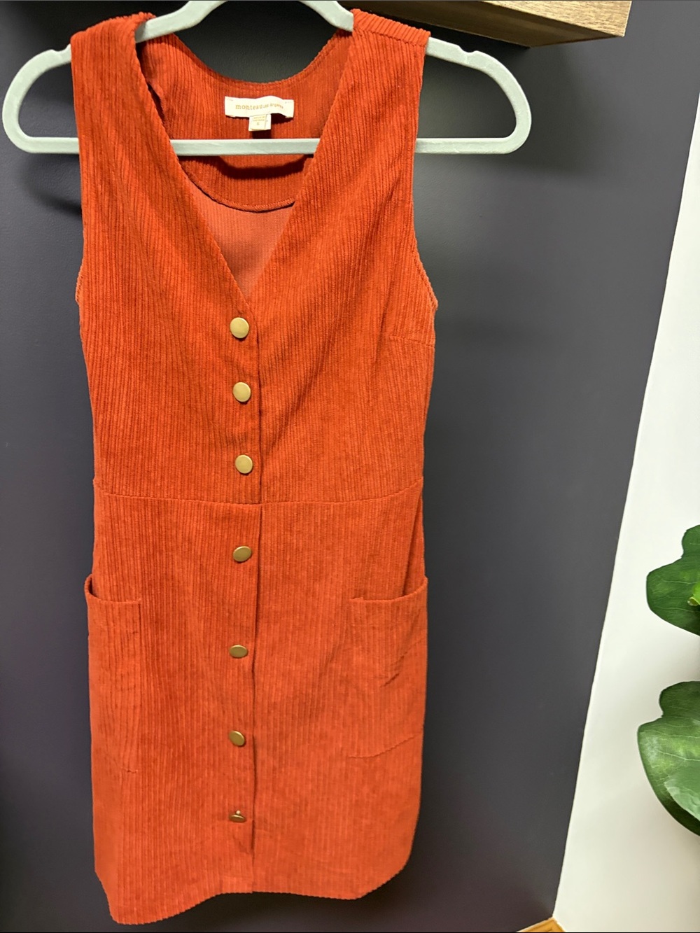 Women’s sleeveless corduroy mini dress in burnt orange!! EUC!!🧡